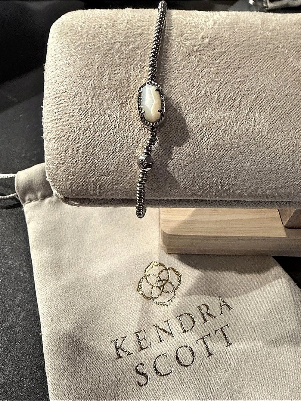 Kendra Scott Elisa Beaded Stretch Bracelet White Stone Silver-Tone Bracelet Like